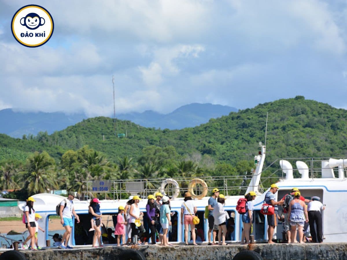 thuê tàu cano đảo khỉ nha trang